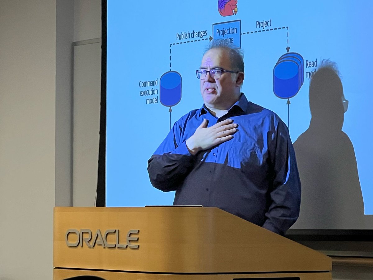 BostonJavaUsers's tweet image. Daniel walking through some architectural patterns and discussing how Flink could help you implement them.