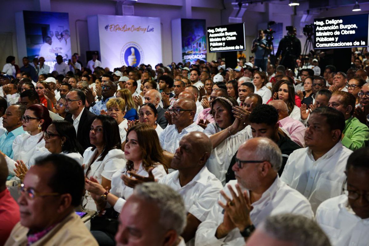 DeligneAB's tweet photo. Con alegría y orgullo perremeista realizamos nuestra quinta conferencia regional #ElPaísQueConstruyeLuis desde San Francisco de Macorís , provincia Duarte. 

Como Secretario Nacional de Organización del @PRM_Oficial, me honra continuar hablando de la gran obra de gobierno que ha venido realizando nuestro presidente @luisabinader.

Este año nuestro @PRM_Oficial, cumplió 10 años de lucha, defendiendo la democracia, escuchando el sentir del pueblo dominicano y construyendo un país lleno de esperanza y transformaciones. #ElPaísQueConstruyeLuis
