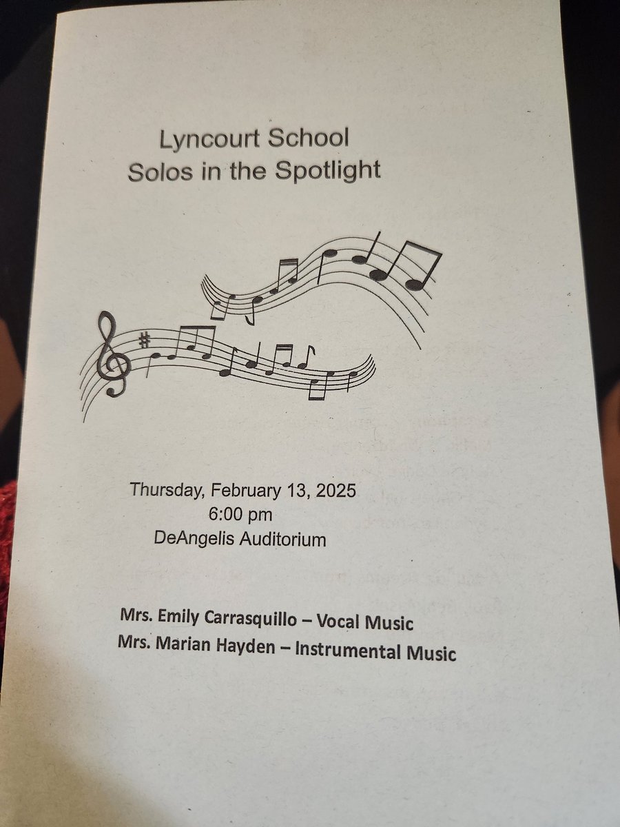 kadavis71's tweet photo. A wonderful Solos in the Spotlight evening @Lyncourt_UFSD #Lyncourtpride @MarianHayden16 https://t.co/21jgY0rjSM
