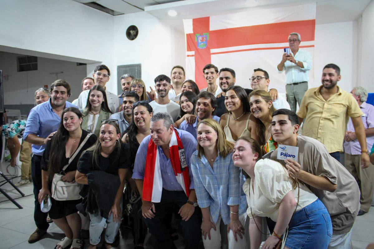 alvaro_chacho's tweet photo. La convención del Partido proclamó a nuestro líder y amigo Pájaro Enciso como candidato a Intendente de Florida.
Nos llena de emoción y orgullo, el dirigente más importante de la historia del Dpto  vuelve, para seguir transformando Florida.
Gracias por la confianza pájaro. https://t.co/538YgZOjzH