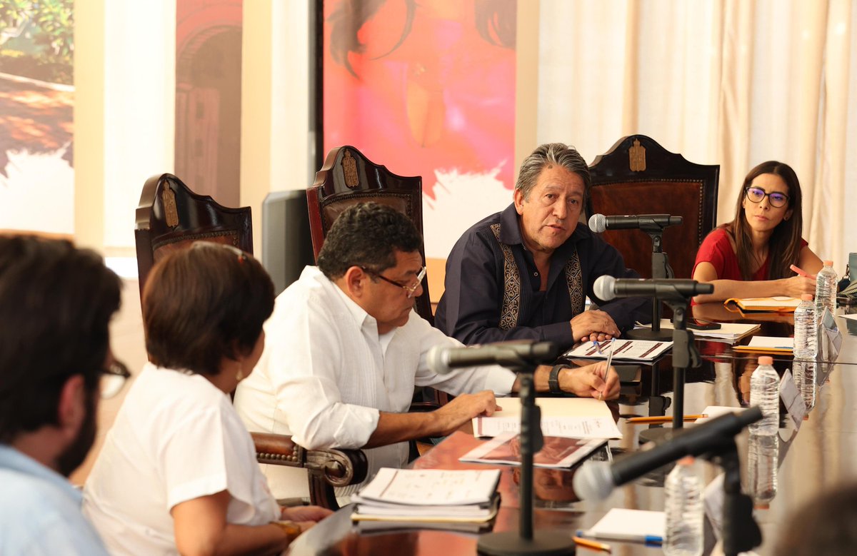 TabascoJavier's tweet photo. Tuvimos una reunión con la titular de @SEDATU_mx, @EdnaElenaVegaR1, para revisar los avances del Programa de Vivienda para el Bienestar, que construirá en Tabasco 44 mil 500 casas con ayuda del @Infonavit y @Conavi_mx, además de las 20 mil que haremos desde el #GobiernoDelPueblo. https://t.co/ZbC2nGfOKQ