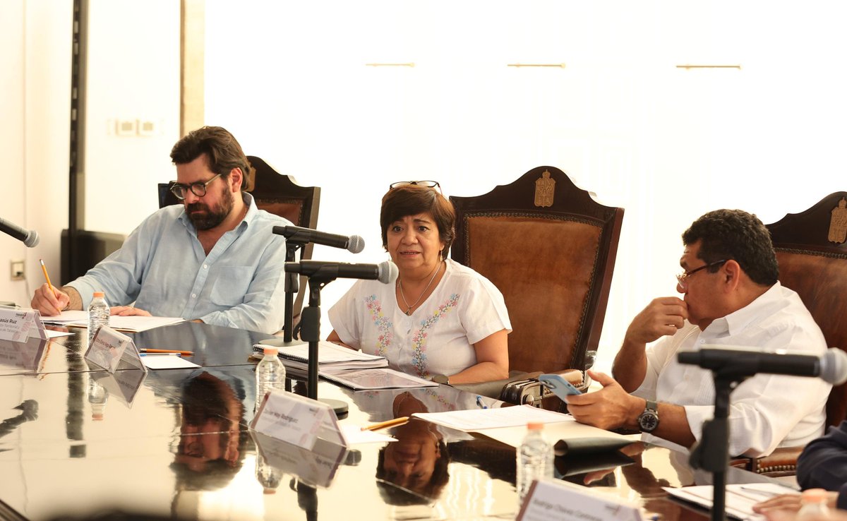 TabascoJavier's tweet photo. Tuvimos una reunión con la titular de @SEDATU_mx, @EdnaElenaVegaR1, para revisar los avances del Programa de Vivienda para el Bienestar, que construirá en Tabasco 44 mil 500 casas con ayuda del @Infonavit y @Conavi_mx, además de las 20 mil que haremos desde el #GobiernoDelPueblo. https://t.co/ZbC2nGfOKQ