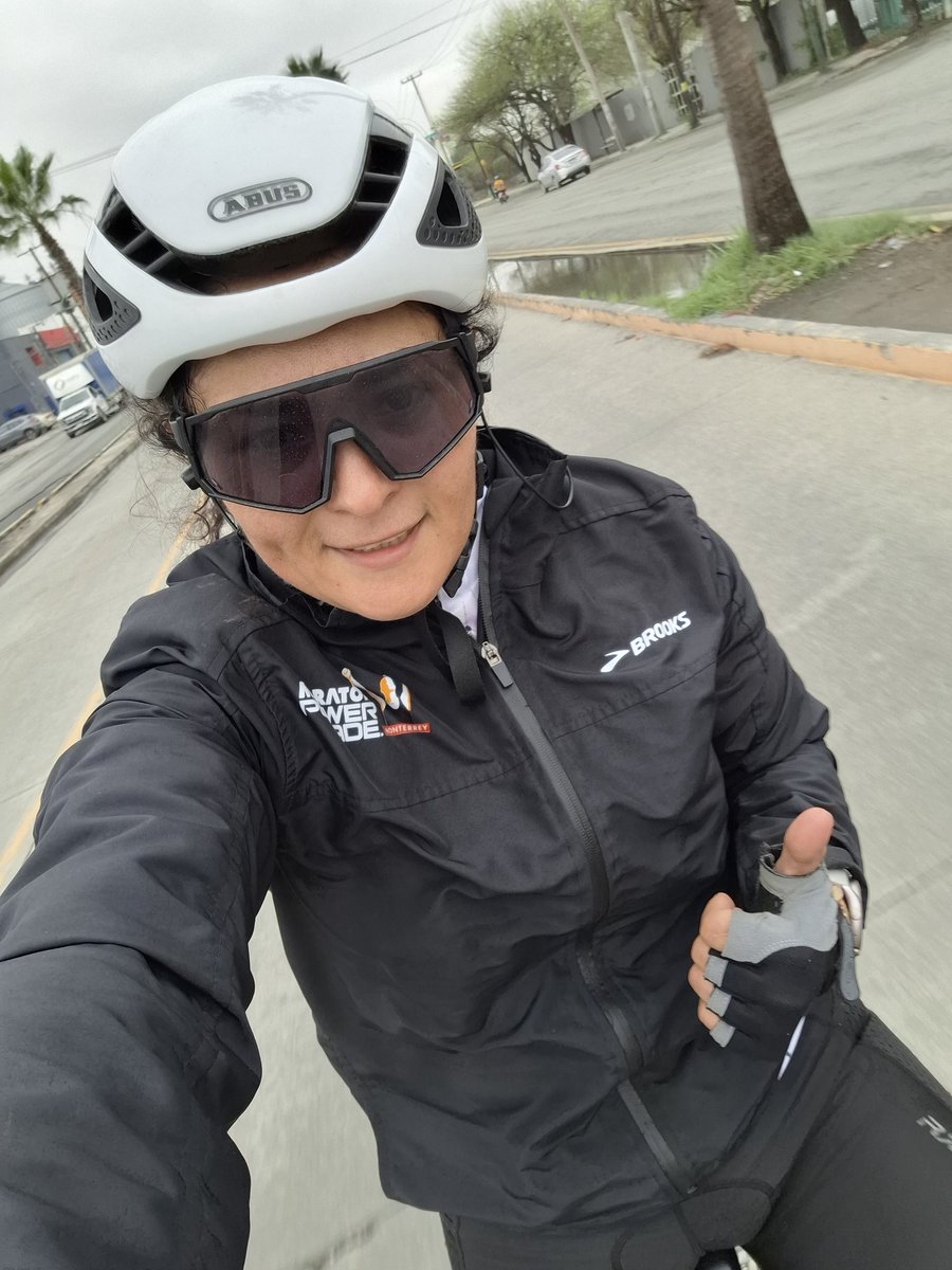 Esmerleonv's tweet photo. #40kBike porq para garcia donde el aigre se regresa taba lloviendo jaha hoy en #Mty en 1 semana en #CDMX @EDC_MEXICO vamos por ese #21kTeotihuacán @Aca_Runners @ReyLoborebelion @YogaWithCriss
#75kOsoNegro me regalaste 2 mega😇👊💪⛰️🤟🏻 amix #traileros #ultrademente https://t.co/EZQW5VrBQ2