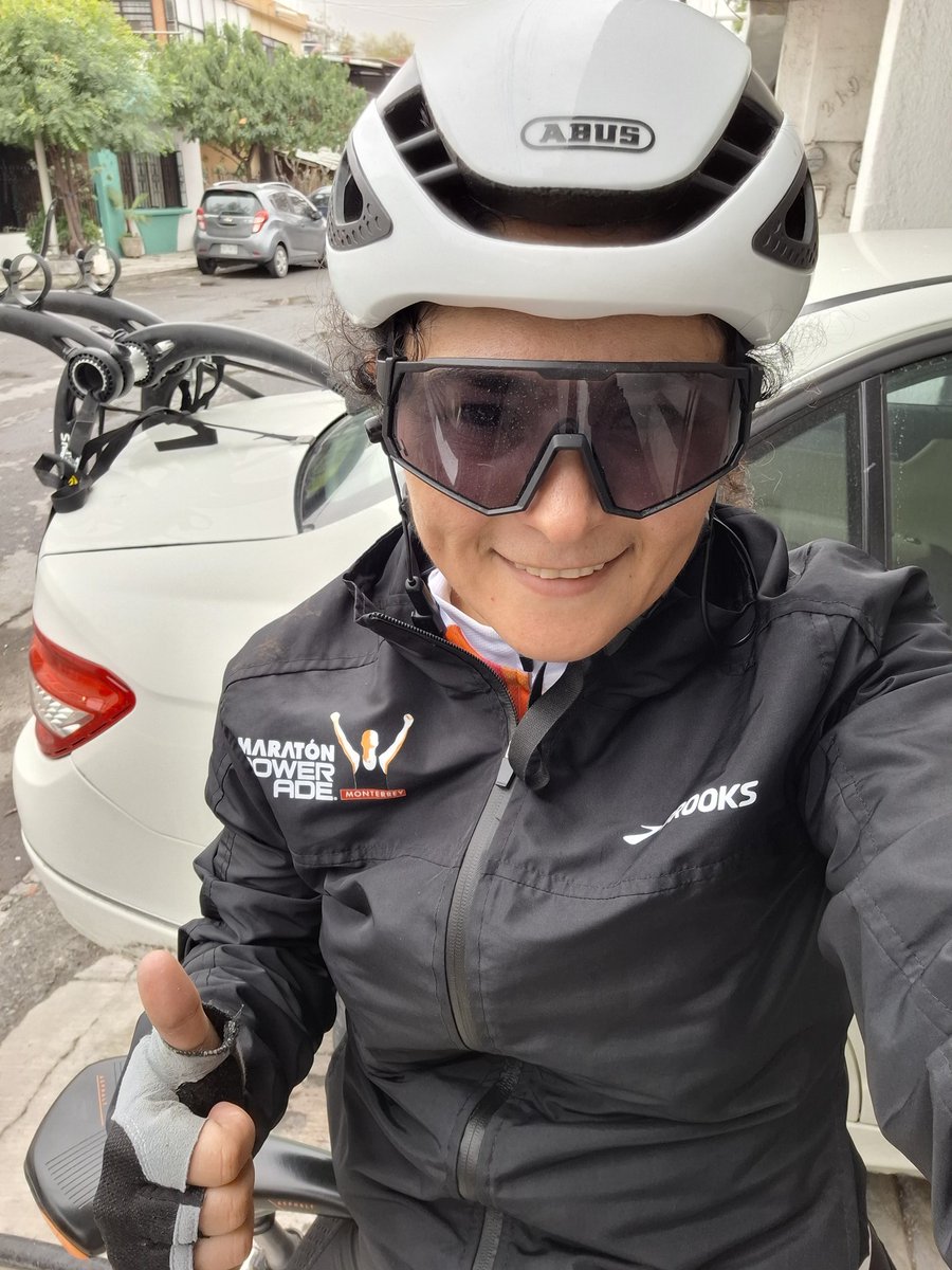 Esmerleonv's tweet photo. #40kBike porq para garcia donde el aigre se regresa taba lloviendo jaha hoy en #Mty en 1 semana en #CDMX @EDC_MEXICO vamos por ese #21kTeotihuacán @Aca_Runners @ReyLoborebelion @YogaWithCriss
#75kOsoNegro me regalaste 2 mega😇👊💪⛰️🤟🏻 amix #traileros #ultrademente https://t.co/EZQW5VrBQ2