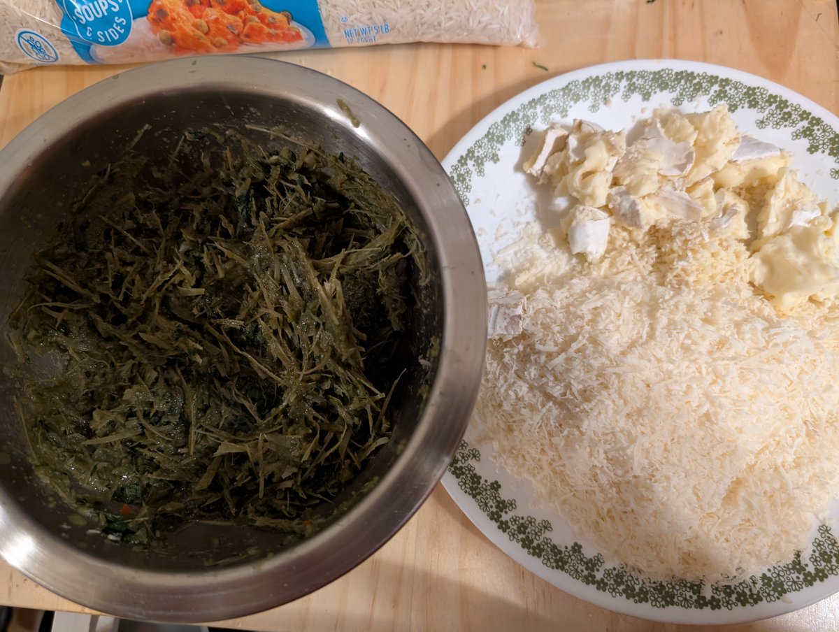 FuzzyMarth's tweet photo. #CiaoRaora

Roarasotto!

I trust Roara and use Basmati even though all the risotto recipes say not to. She also said to use a melty not mozzarella cheese so I used some leftover brie. And parmesan "the expensive one"

And I decided that was too much parsley I only used about half https://t.co/i3Ic7yiQUs