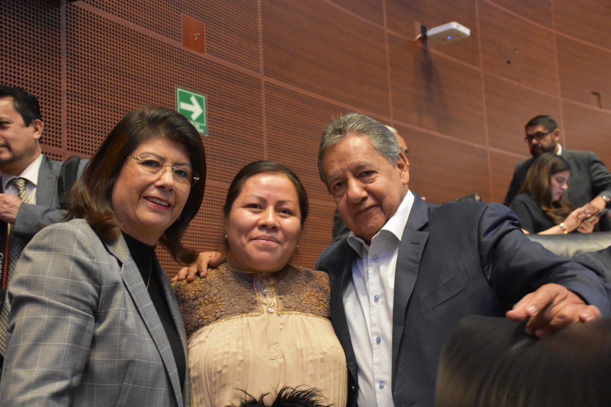 MarielaGtzEsc's tweet photo. El acceso a la vivienda es un Derecho Constitucional, por eso desde el @senadomexicano legislamos para que las y los mexicanos, tengan los instrumentos necesarios y útiles para disfrutarlo.

Así, aprobamos las Reformas a la Ley del INFONAVIT y las de la Ley Federal del Trabajo, las cuales complementan la reforma constitucional aprobada para actualizar el marco legal en materia de vivienda con orientación social.

Además, en esta sesión aprobamos el nombramiento de Rosa Isabel Islas Arredondo como Vicepresidenta de la Junta de Gobierno del INEGI y; el Decreto por el que se declara al "2025, Año de la Mujer Indígena".

#SenadoraDelPuebloMexiquense