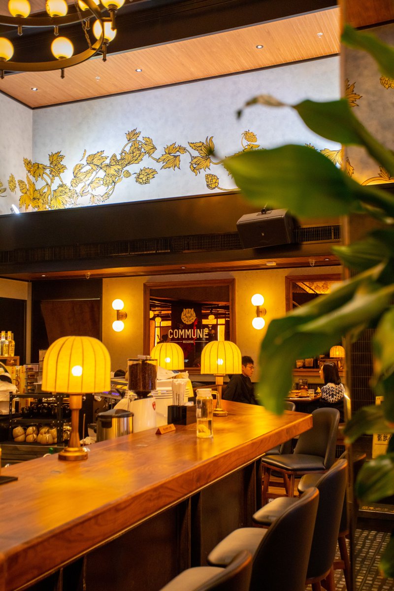 VisitBeijingcn's tweet photo. COMMUNE RESERVE in the #798ArtZone brings modern industrial style to life with a bar, restaurant, and art experience. For #ValentinesDay, enjoy the romantic atmosphere, share delicious dishes, and make lasting memories with your loved one. #BeijingEats #VisitBeijing https://t.co/yfT0UZIjlB