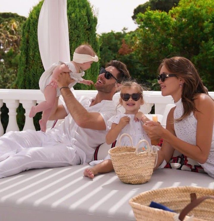 and that's all I really know 💚 <a href="/rolandhav/">Roland Blackbeak Havilliard</a> <a href="/nairblackbeakh/">Nair Blackbeak Havilliard</a> <a href="/nymeria/">nymeria</a>