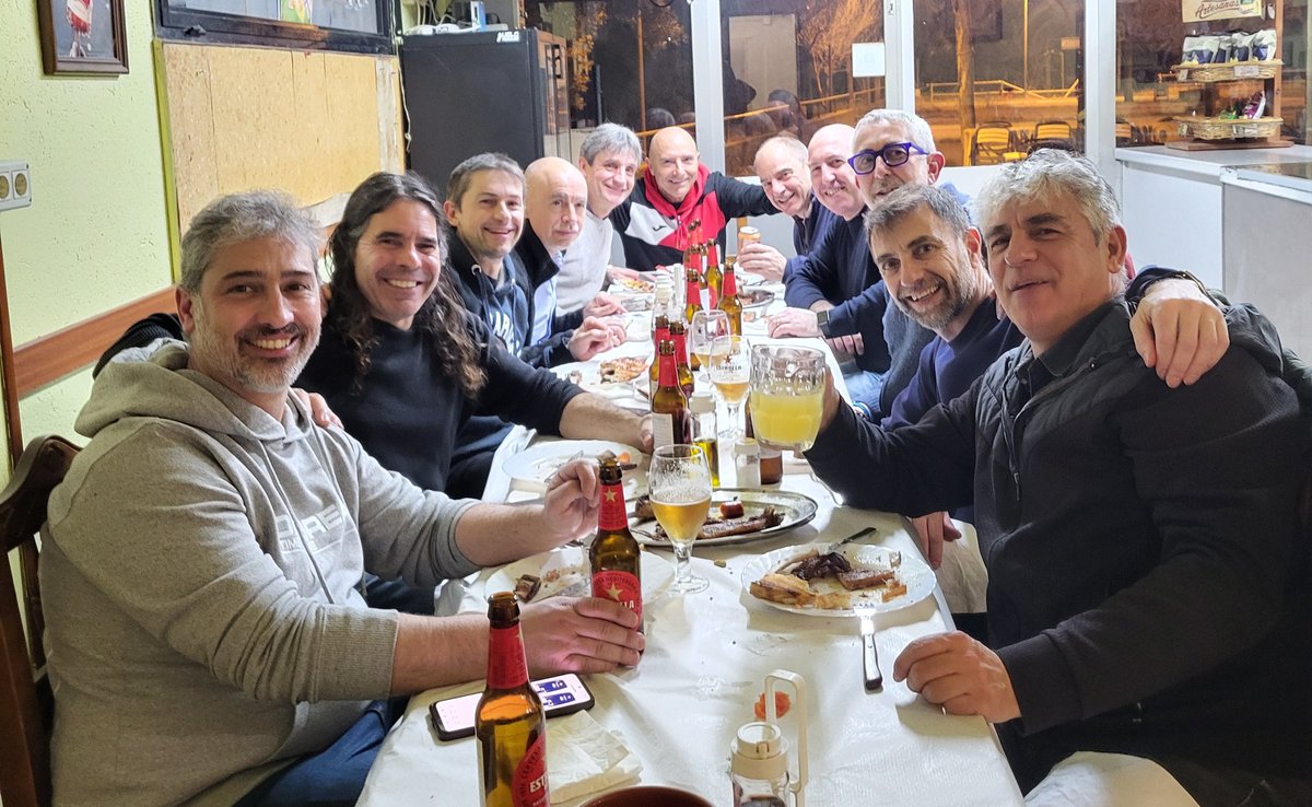 Toni Ventura (@toniventu5) on Twitter photo Nou partit de la #oldleague Màster+50 <a href="/uelagarriga/">U.E. La Garriga</a> 9 -<a href="/hoqueiprat/">Club Hoquei Prat (oficial)</a> 0, controlat de principi a fi, amb una intensitat i efectivitat molt alta. Hem gaudit dins la pista i després al 3r temps el moment per explicar batalletes i fer uns riures, que al final és la salsa d'aquesta lliga Nou partit de la #oldleague Màster+50 <a href="/uelagarriga/">U.E. La Garriga</a> 9 -<a href="/hoqueiprat/">Club Hoquei Prat (oficial)</a> 0, controlat de principi a fi, amb una intensitat i efectivitat molt alta. Hem gaudit dins la pista i després al 3r temps el moment per explicar batalletes i fer uns riures, que al final és la salsa d'aquesta lliga