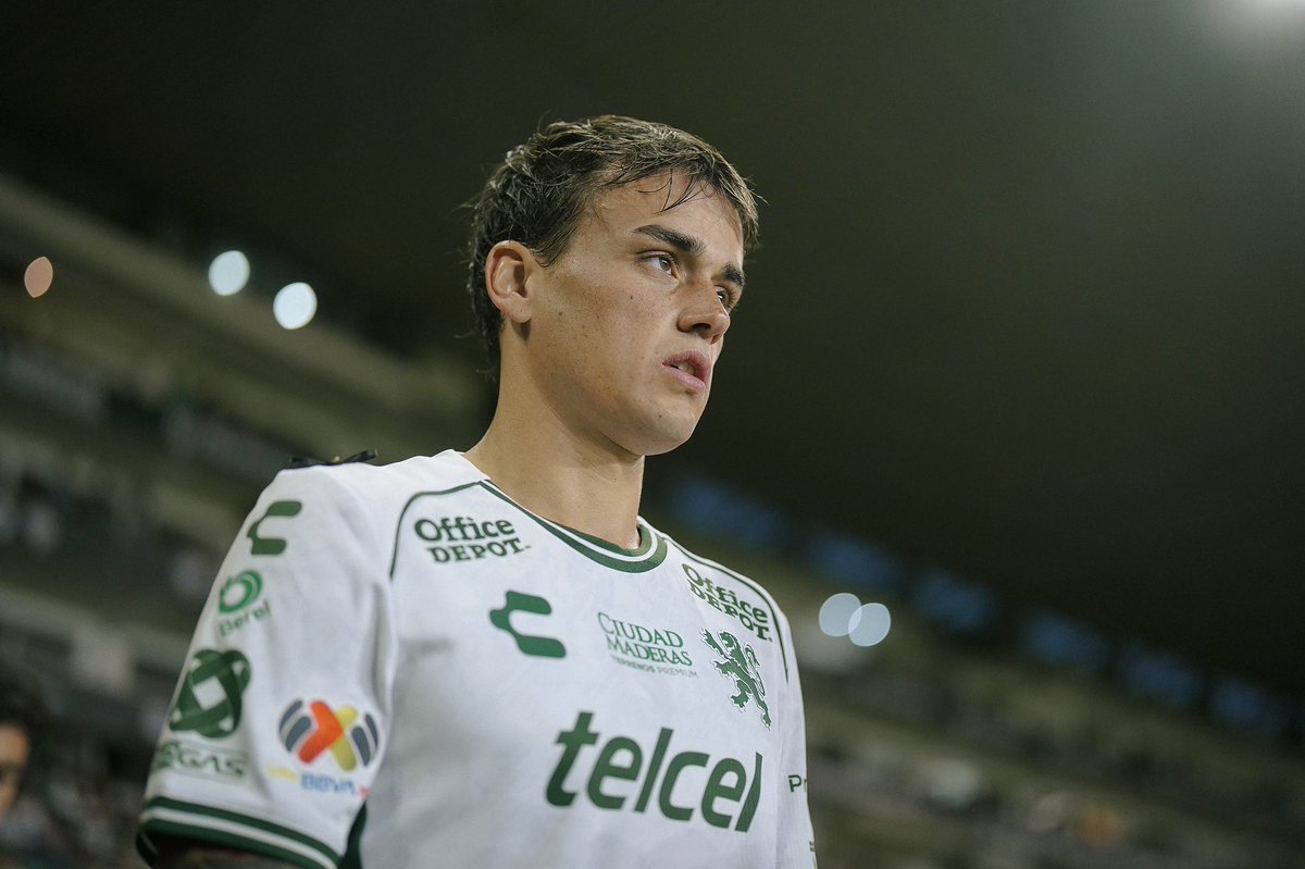 clubleonfc's tweet image. ¡DÍA MUNDIAL DE LA RADIO!  📻 

Celébralo con nosotros en #ElClub, nuestro programa oficial, en vivo a las 8:00 PM por 94.7 FM y 🌐 tvcuatro.tv/tv4-radio/ 

- Entrevista con Nico Fonseca 🇺🇾
- Pases Dobles 🎟️ 🦁 vs. 🐯 
- Y mucho más…

Participa 📲 479 2310004