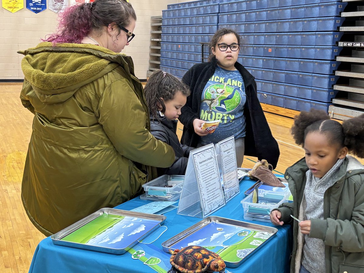 Lakeside families had so much fun learning at STEM City! Families participated in many learning activities that promoted different ways STEM is used in our community and world! <a href="/Lakeside_Lions/">Lakeside Elementary</a> <a href="/msdwarren/">MSD of Warren Township</a> #WarrenWill