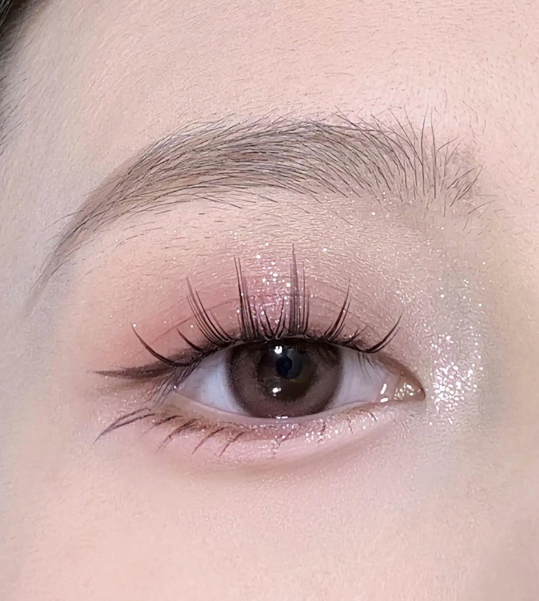 Christi16276792's tweet photo. KATEのアイシャドウが優秀すぎた💕
ブルベ女子アイテム！！

これさえあれば冬デートでモテメイクできるよね❄️

モテ沼メイクみんなしよッ🫶🏻 https://t.co/i0Y0FtCfEH