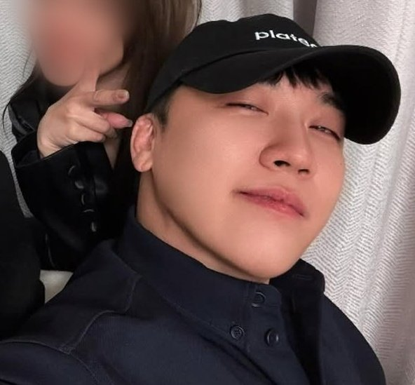 unmoralizin's tweet photo. how the fuck do people find seungri attractive when he looks like this and the rest of bigbang looks like that 😕😕😕😕 https://t.co/fDvhwUZnud