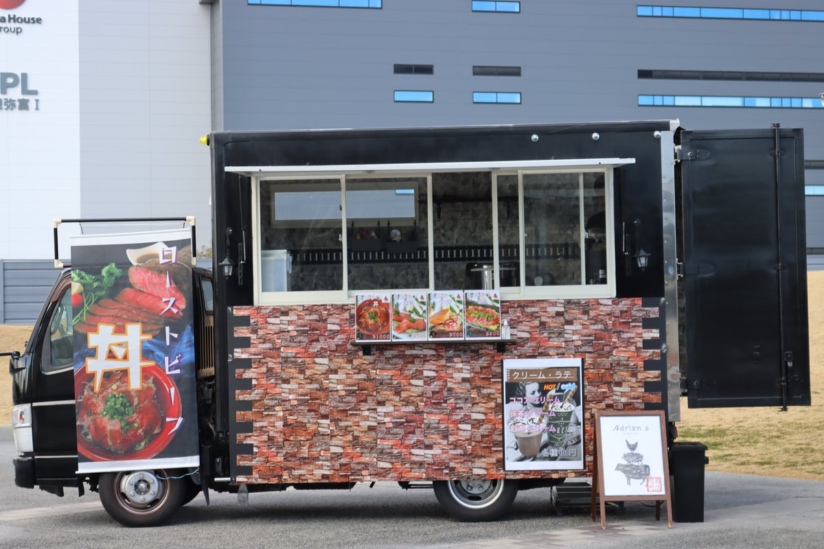 キッチンカー 名古屋競馬場 キッチンカー本日は3店舗営業しております！！ ①鉄板焼