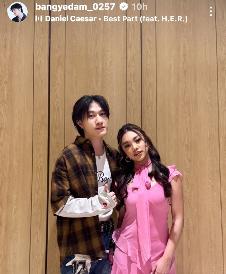 starfess's tweet photo. -star bang yedam dan naura ayu, guysss ✨
1.  bang yedam post foto pakai best part 🥹🥹
2. bang yedam repost lgi sg yg di repost naura ayu 😭😭 ternyata yedam masuk ke "idol yg ga enakan?" 😭 lucu bangett berdua 
https://t.co/Vpr91OFcY1