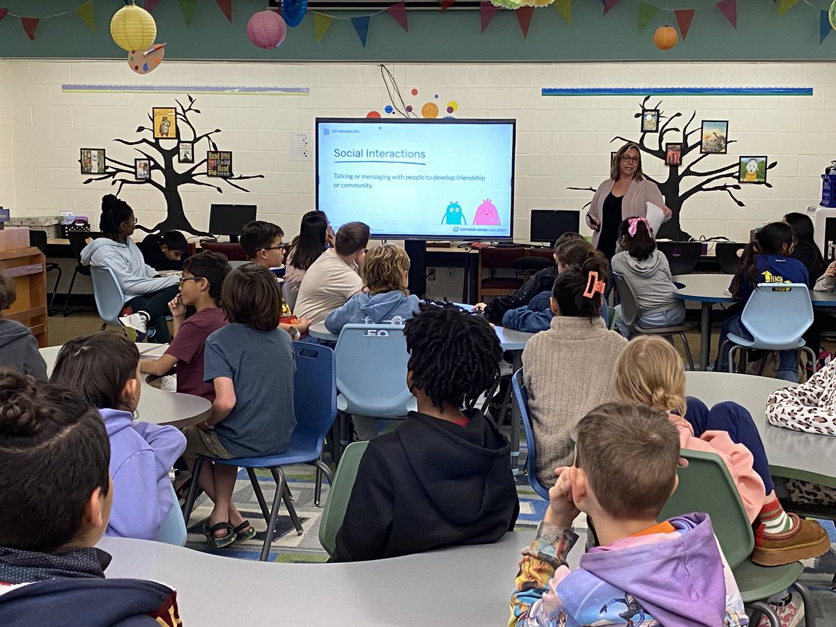 Mrs_Atkins's tweet photo. Caught @GFESWildcats own Mrs. Dunivan leading discussions on digital citizenship in the library today. Love that she brings this topic up throughout the year! Digital Citizenship is a constant lesson and mindset, not just for a week in October. #ComalLibraries #ComalDL https://t.co/n7xk3Wvyd0