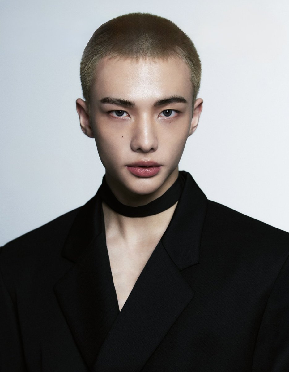DreamersRadioID's tweet photo. Hyunjin Stray Kids dipilih sebagai brand ambassador baru Givenchy Beauty.

#Hyunjin #StrayKids #DreamersDaily https://t.co/xRgQt0f9r8