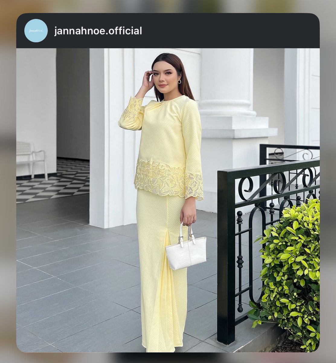 design baju ni cantik betul... i ingatkan ni latest collection, rupanya tahun lepas punya.

patutlah dari rm298, jadi rm150+ je. boleh lah kot nak ber-Jannah Noe tahun ni ek 😂