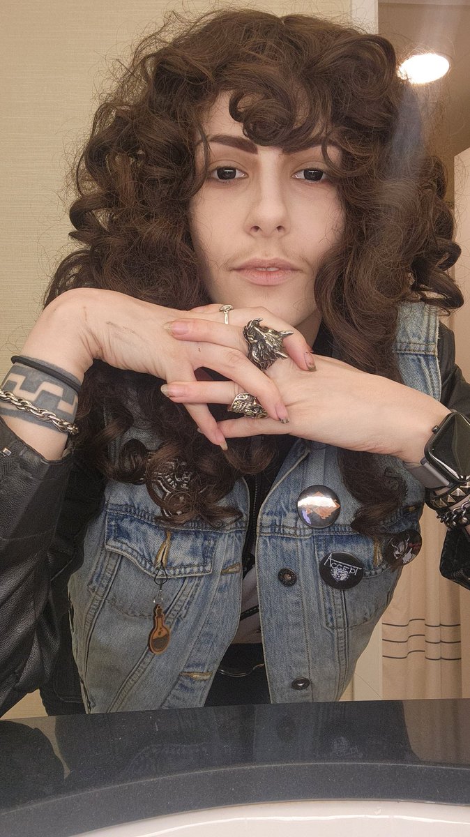 Rotton_sushi's tweet photo. Eddie today!
@Katsucon
#eddiemunson #eddiemunsoncosplay #strangerthingscosplay #strangerthingsseason4 #strangerthings https://t.co/DoN35fzEdU