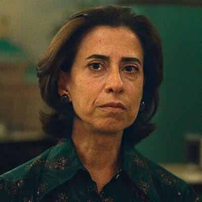 poptime's tweet photo. GRANDONA! Fernanda Torres fala sobre a influência que os Estados Unidos tiveram na ditadura, durante entrevista para a Variety:

“A ditadura no Brasil não foi algo que aconteceu isoladamente. Foi parte da Guerra Fria. Os Estados Unidos patrocinaram a ditadura no Brasil. Foi uma época distópica. Mas esta não é apenas uma história sobre o passado, é também um reflexo do agora. Novamente, estamos cheios de medo, divididos e com raiva. O populismo e a ideia de que um estado violento pode colocar ordem na bagunça moderna é tentador. Mas devemos resistir.”