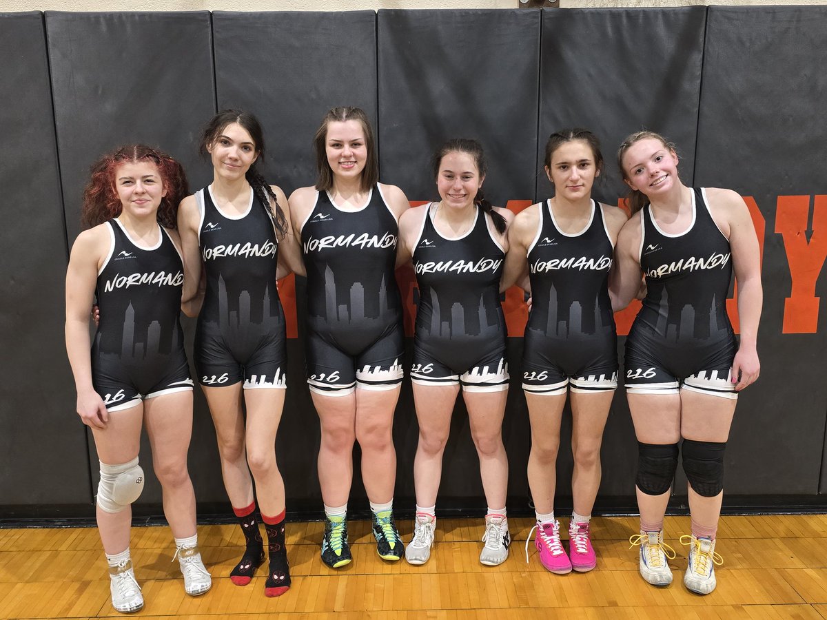 NHSGirlsWrestle's tweet image. New singlets for the seniors on Senior Night.

Repping "The Land"!!!

#InvaderStrong #PCSD