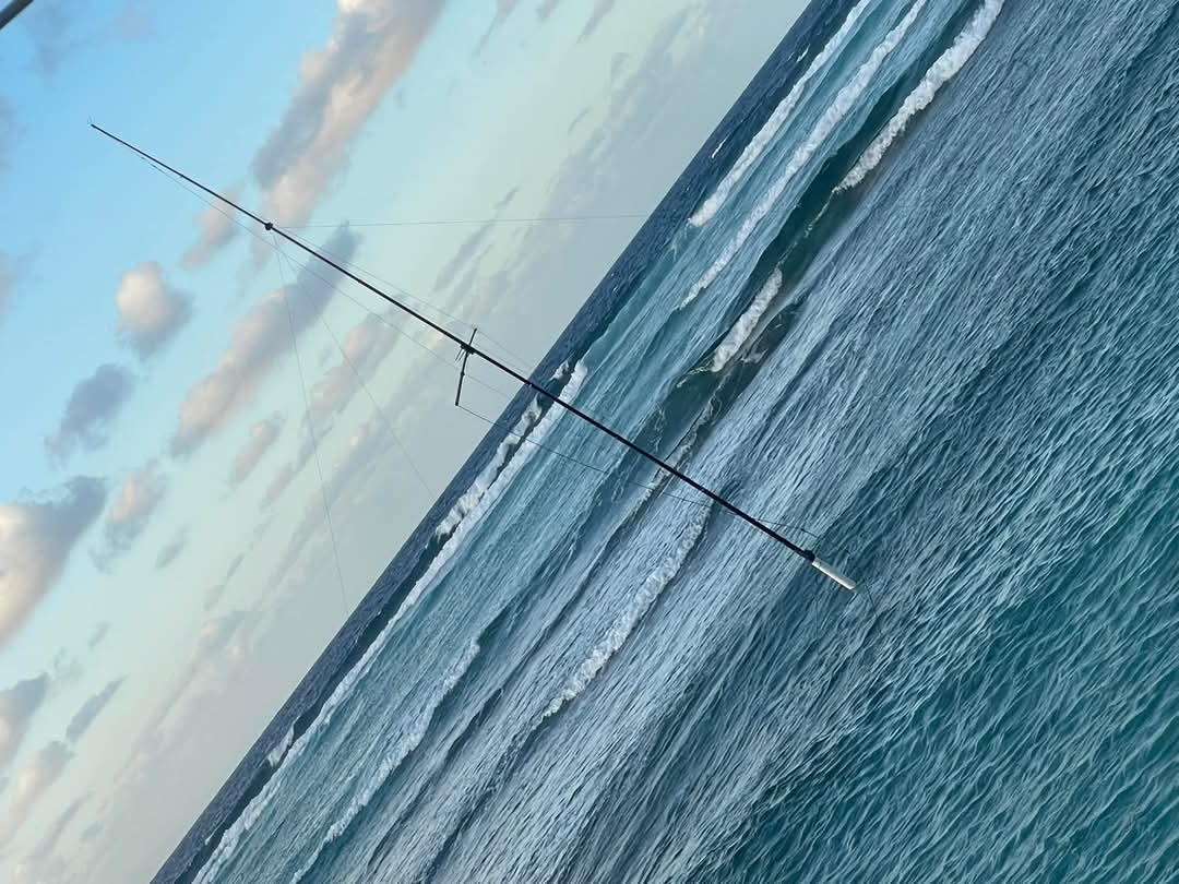 DX World.net tweet media