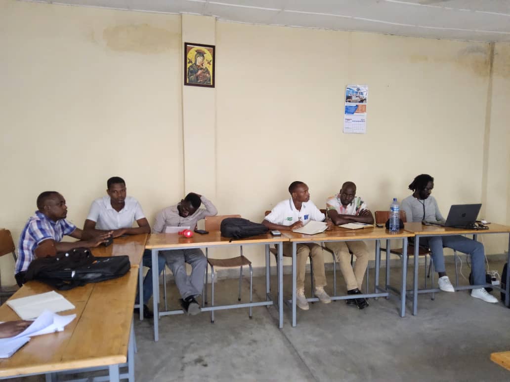 MEDIABUJA24's tweet photo. Ce jeudi l'#EANSI organise une séance d'échange à l'endroit des journalistes sur la terminologie en matière des normes et qualité des produits alimentaires. Pr  #Melance_Ntunzwenimana indique que le prochain atelier sera utile pour les consommateurs, les industriels et le pays. https://t.co/F28mdMg8Bn