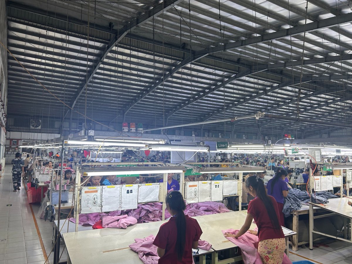 Visited two garment factories supported by🇩🇰through #RBF.
Had open talks with owners on employee well-being, compliance standards working with🇪🇺brands and market competitiveness.
Investing in social compliance is vital for sustainable and fair workplaces💪
#MyanmarBusiness