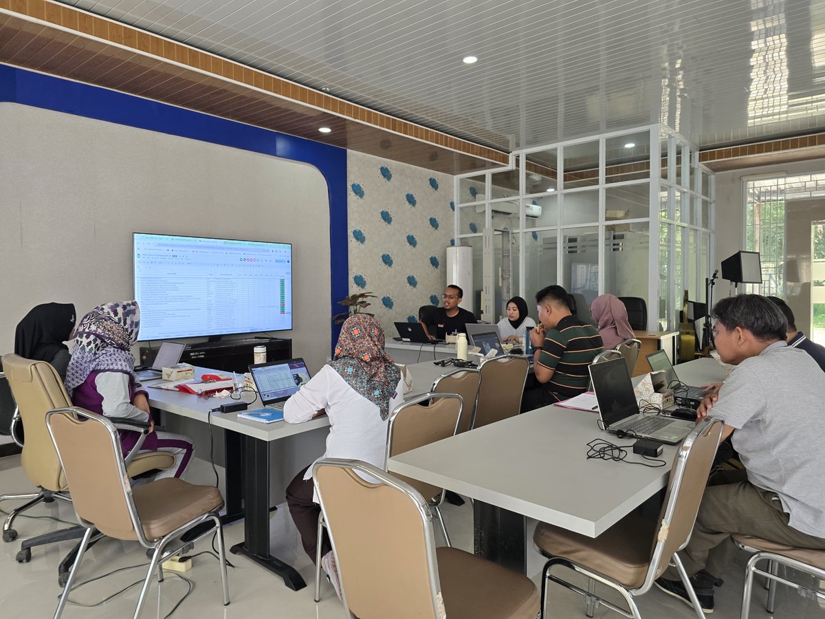 Dinas Komunikasi dan Informatika Kabupaten Tegal menyelenggarakan DESK ketersediaan Data dan Standar Data
sesuai perkembangan teknologi informasi dan komunikasi
secara elektronik guna mewujudkan  pelayanan informasi publik yg lebih baik.