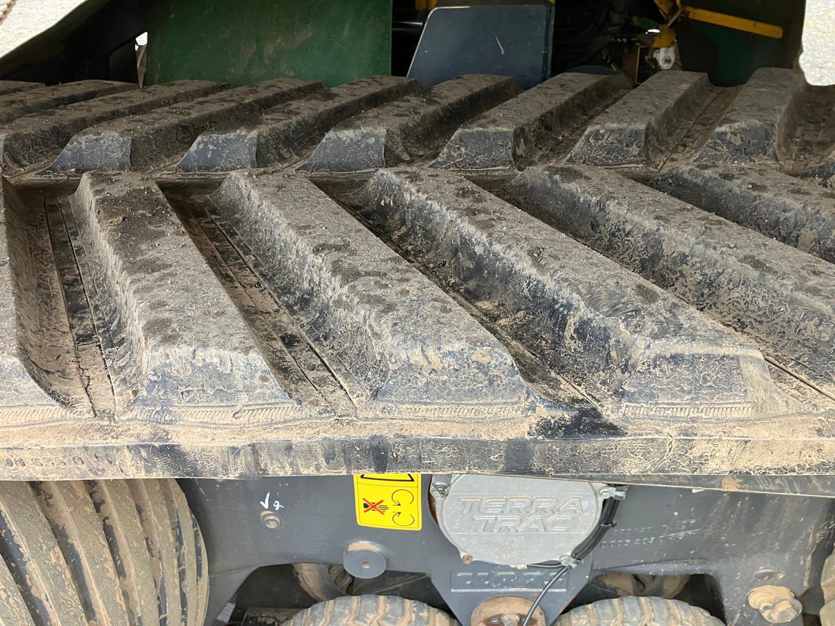 🥔 For sale on behalf of customer 🥔

Ploeger AR-4BX, 4 row potato harvester. 

2020
2,270 Hr 
1,400 Ha 

Three webs
2 haulm rollers
Dolmans with bypass
4 roller Sep 
Rear pintle belt
14t bunker 

VGC off silt land

POA

For full info give me a dm or call
07876 🥔🥔 677 🥔🥔 211