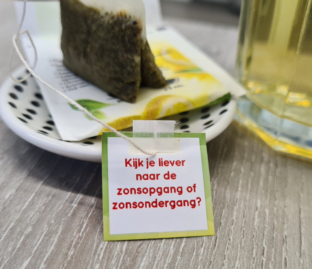 HPMentjox (@hpmentjox) on Twitter photo De #zonsopgang, dan weet ik zeker dat de zon nog bestaat...😃 #knmi De #zonsopgang, dan weet ik zeker dat de zon nog bestaat...😃 #knmi