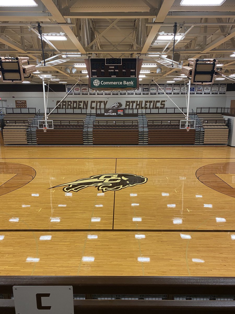 BasketballGyms's tweet photo. Garden City High School - Garden City, Kansas https://t.co/bFobHWBiMe