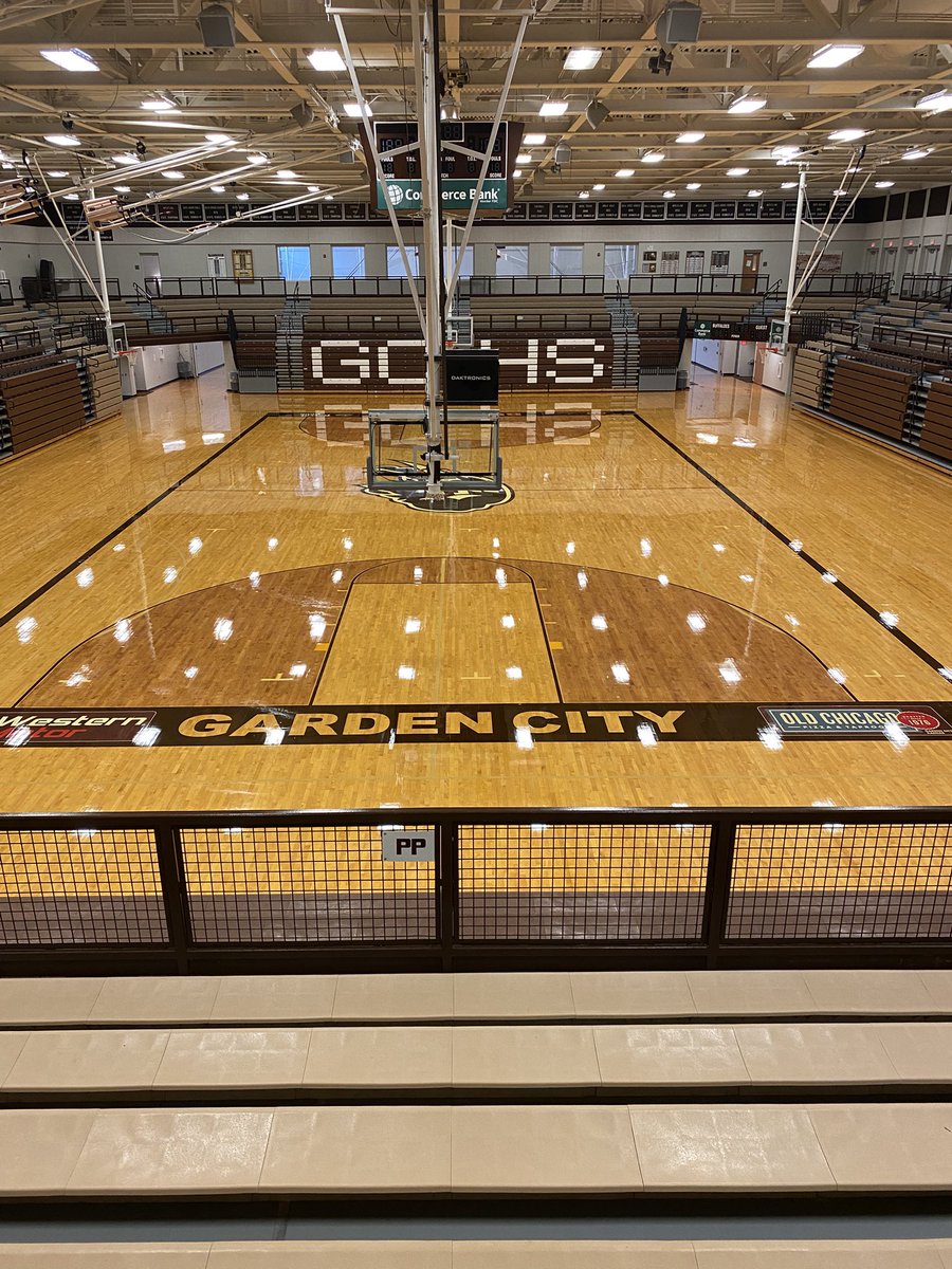 BasketballGyms's tweet photo. Garden City High School - Garden City, Kansas https://t.co/bFobHWBiMe