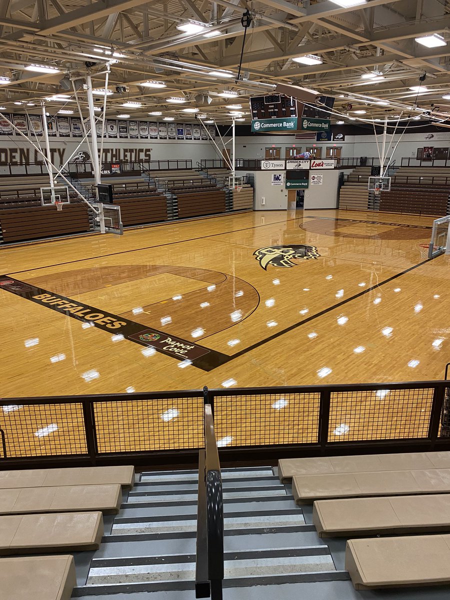 BasketballGyms's tweet photo. Garden City High School - Garden City, Kansas https://t.co/bFobHWBiMe