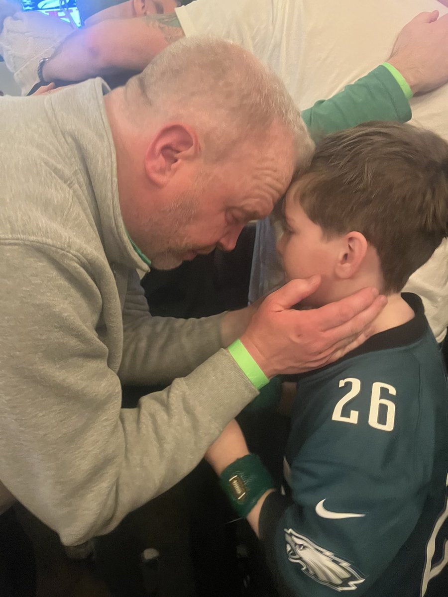 k_floc's tweet photo. They share a name. In 2023, they shared pain. In 2025, they shared victory. Tomorrow they get to share a parade. I’m beyond happy for my guys. This is why it means more in Philly Go @eagles #superbowlchamps https://t.co/JhnMohzqoY