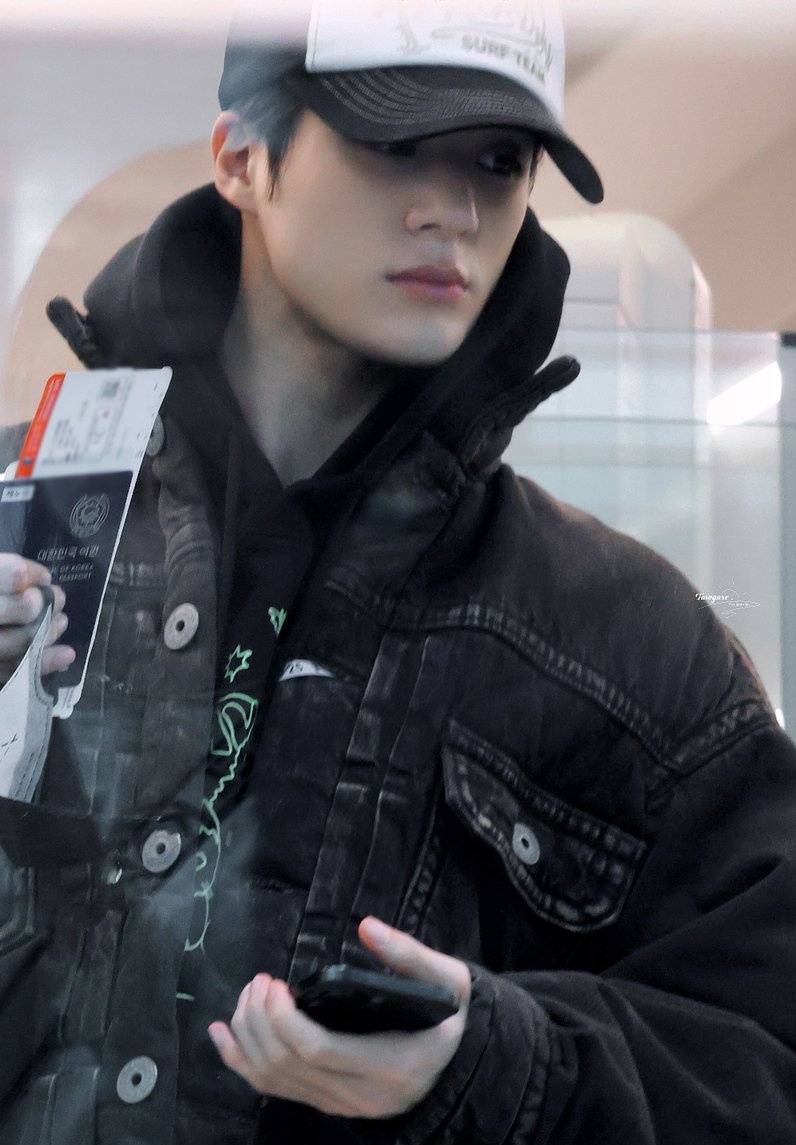 handsome jeno 🫠🖤