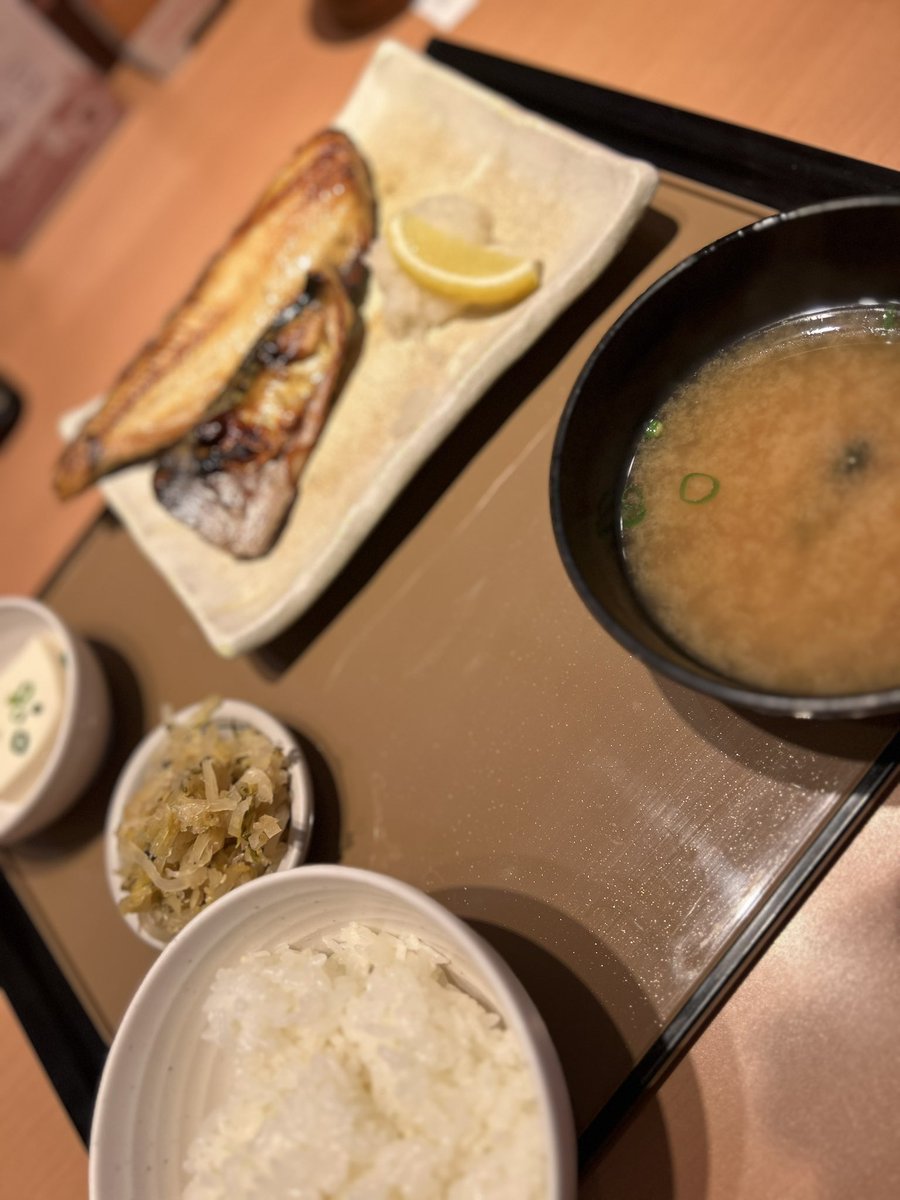 tomosaru1202's tweet image. 美味しそうなマフィン買ったよ！
からのやよい軒

#CDMs
#やよい軒