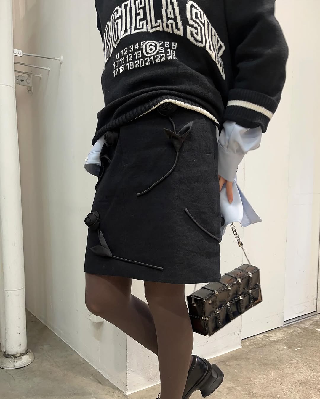 VIVIANO Flower Applique Mini Skirt