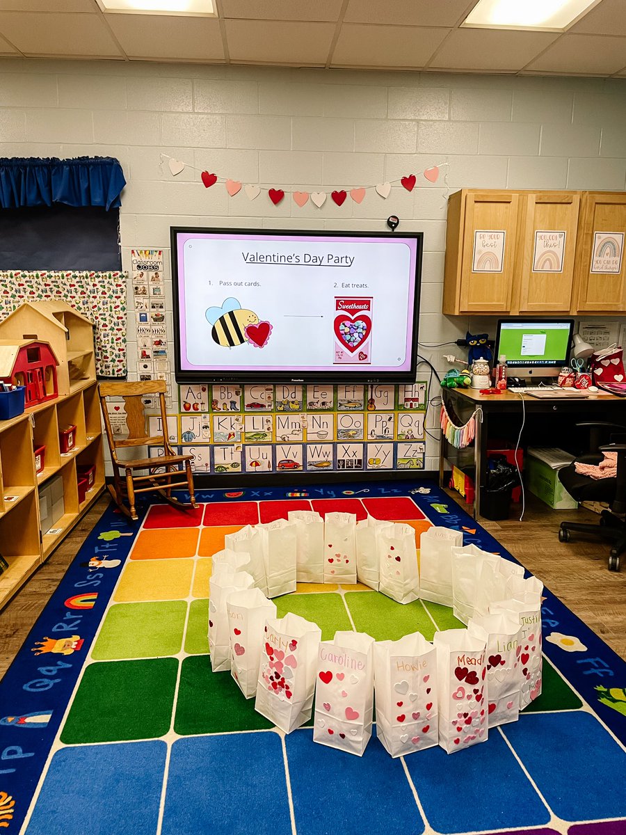 kayleesweatt's tweet photo. Valentine’s party in preschool ❤️ @RockfieldE https://t.co/AlvnDGuWZO