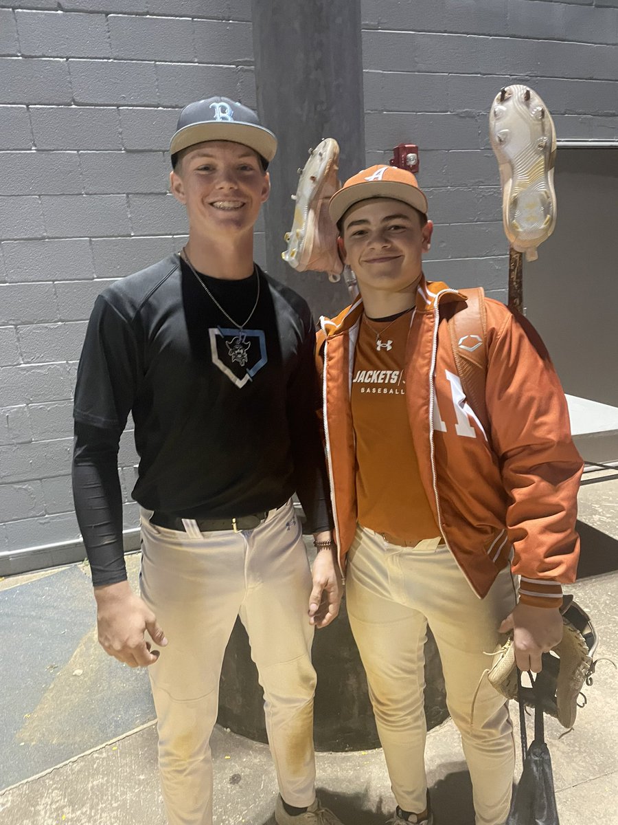 StefLove827's tweet photo. When childhood best friends reunite on the ball field. Man, I love this game! BWood vs Alvin Varsity scrimmage. @molove_412 #SS #TimesTwo โฅ๏ธโพ๏ธ https://t.co/uSADIslDfJ