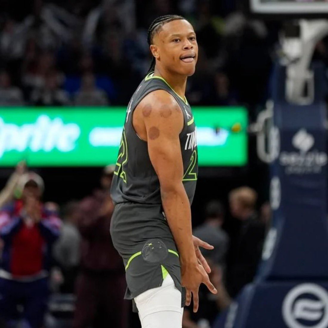 TWolvesLead's tweet image. SHOUTOUT JAYLEN CLARK 

Dude guarded SGA like a grown ass man tonight 

FIRST CAREER START BTW