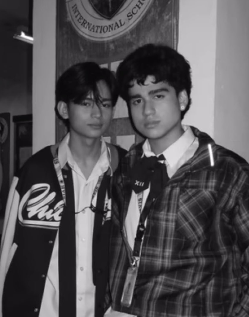 jayfer_hg's tweet photo. the parents                    the sons https://t.co/6qQyLetF2d