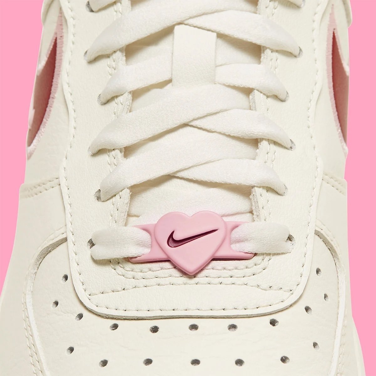 heart_jpg's tweet photo. nike air force 1 with heart details https://t.co/PLWAoY9tj9