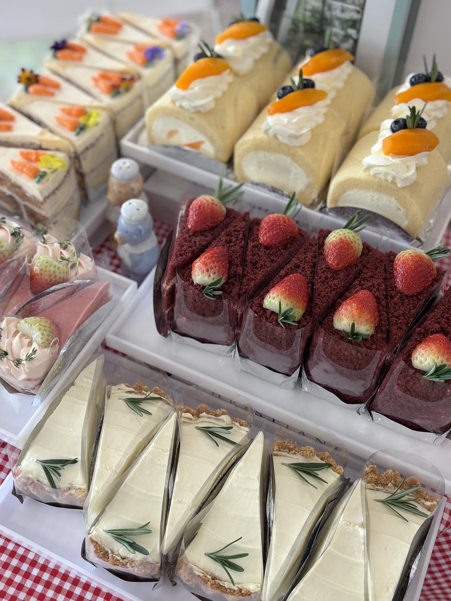 bunbandaan_cafe's tweet photo. Happy Valentine's Day นะคะคุณลูกค้าที่น่ารัก พี่บุญฯขอให้คุณลูกค้ามีความรักที่ดีและน่ารักในเดือนแห่งความรักนี้ แวะมาเดทกับหวานใจได้ที่ร้านพี่บุญฯนะคะ🌹✨❤️
#คาเฟ่นครปฐม #คาเฟ่2024 #cafeandspace #petfriendly https://t.co/778mXna6Cz