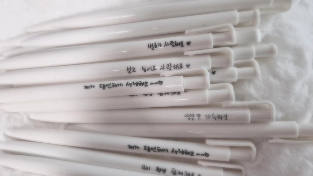 beomxxang_313's tweet photo. #rt <𝗔𝗖𝗧 : 𝗣𝗥𝗢𝗠𝗜𝗦𝗘> - 𝗘𝗣. 𝟮
𝗶𝗻 𝗜𝗡𝗖𝗛𝗘𝗢𝗡
투바투 인천 앙앙콘에서 손글씨 볼펜 나눔합니다!

• 날짜 - 3/9(일) 막콘
• 수량 - 20개 (각 멤버당 4개)
• 인증 - 당일 티켓팔찌
• 착장 및 장소는 추후 게시글 타래

많은 관심 부탁드립니다🤍 https://t.co/aG87XmmlMy