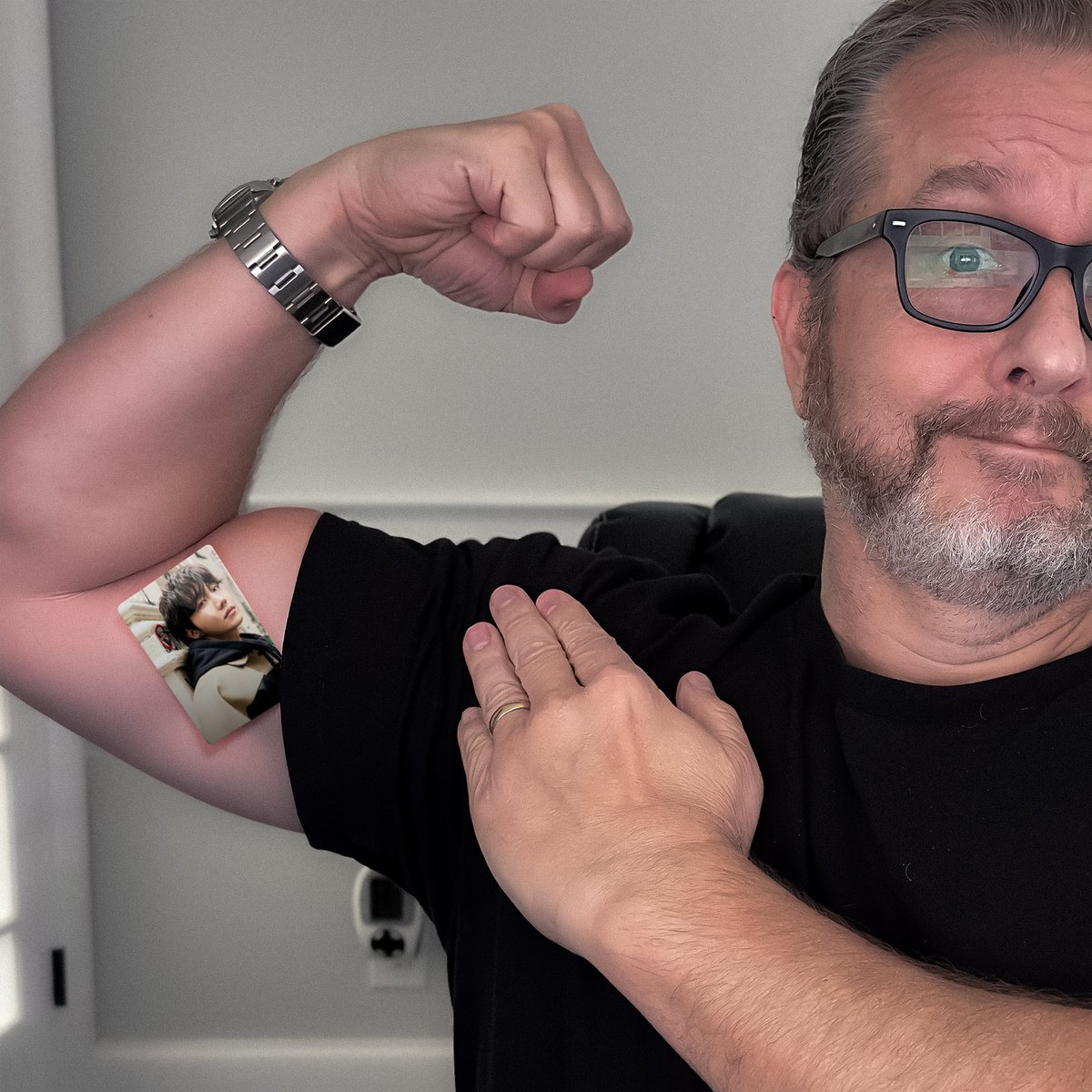 KpopDAD1's tweet photo. Joining the #JHOPE flex trend. #BTSarmy #FANBOYS https://t.co/MemtSwAoBn