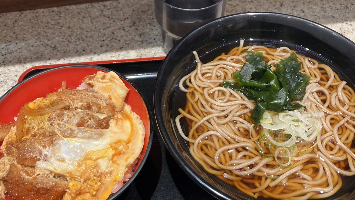 お疲れ様です✨

今日は忙しくて
昼食がこの時間に
なってしまいましたので
手軽に富士そばで
済ませます🍲

今日も早く帰ろう😄

午後からも
宜しくお願いします🙇🏽