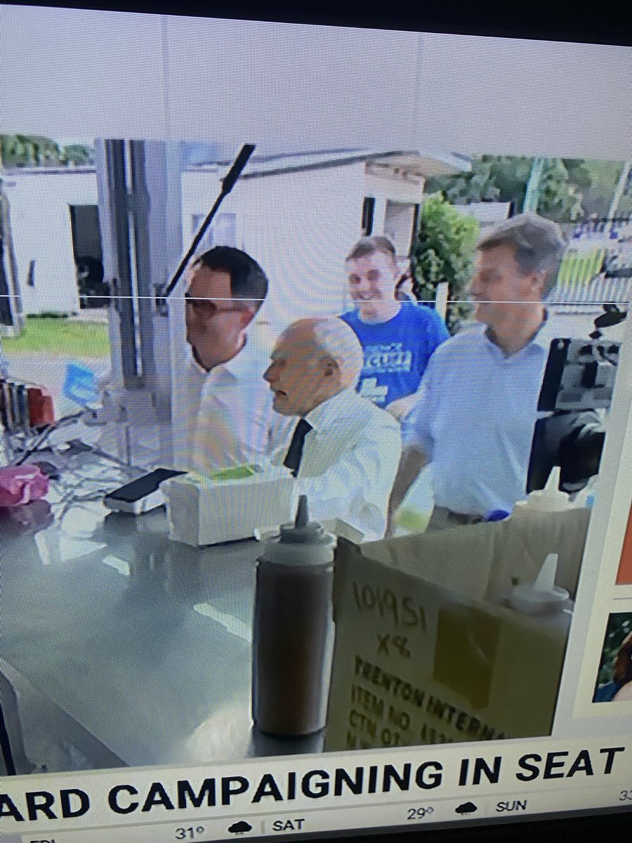 Igh0108's tweet photo. Do respect age sometimes (I’m72) however this silly old fool John Howard who BANNED nuclear ☢️ power in 1999 is waddling around Maitland Showground with half wit 😜Angus Taylor blaming Labor ffs 😡
#auspol #PattersonVotes @nbnnews @dailytelegraph @newcastleherald @smh @abcnews https://t.co/TXEoOsbxZP