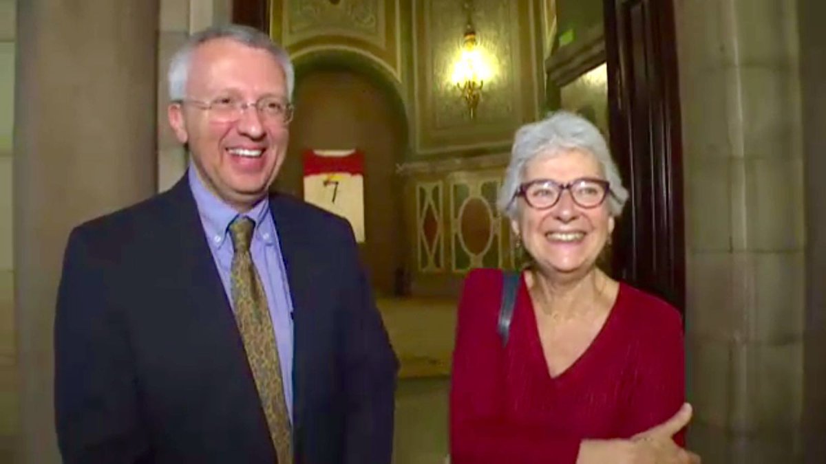 9 anys sense Muriel Casals. Trobem a faltar el teu compromís, el teu mestratge, la teva bonhomia, el teu caràcter. Et trobem a faltar. "Serem invulnerables si estem junts, no hi ha tribunal que ens tombi."