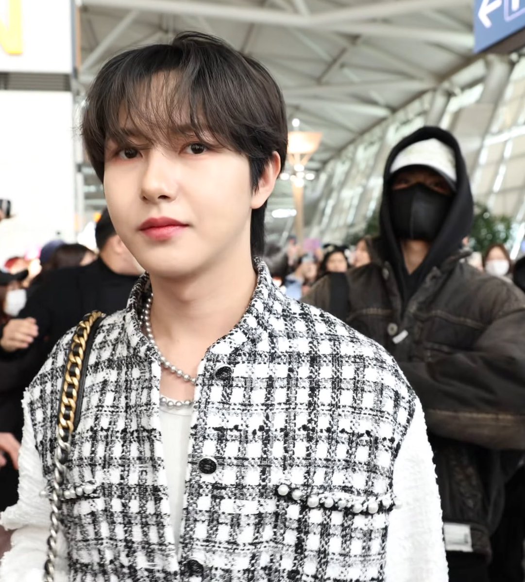 นีน่อลี tweet media